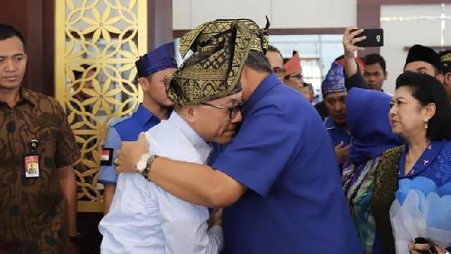 Ada Amien Rais di Pertemuan SBY-Zulkifli di Bandara Sultan Syarif Kasim II