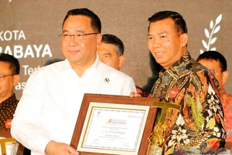 Pemko Pekanbaru Raih Penghargaan Pelayanan Publik Terbaik Platinum