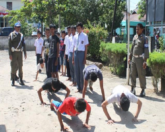 Jaring Puluhan Pelajar Membolos