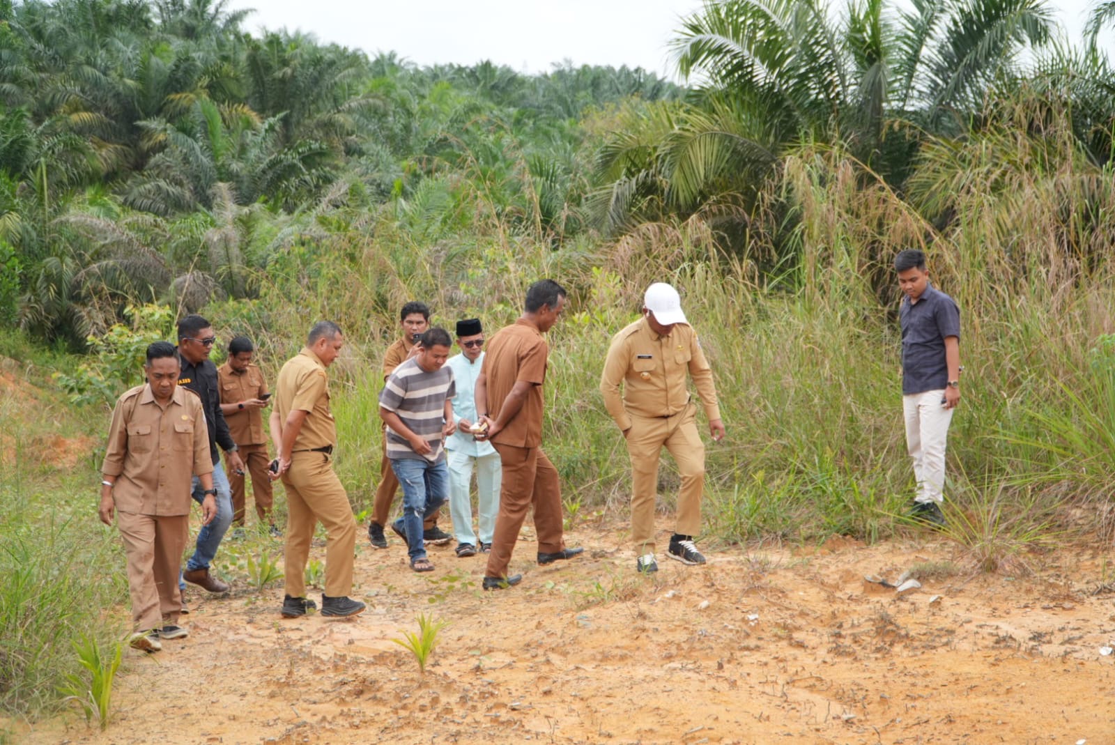 Bupati Zukri akan Libatkan Perusahaan untuk Rampungkan Jalan Kemang-Meranti