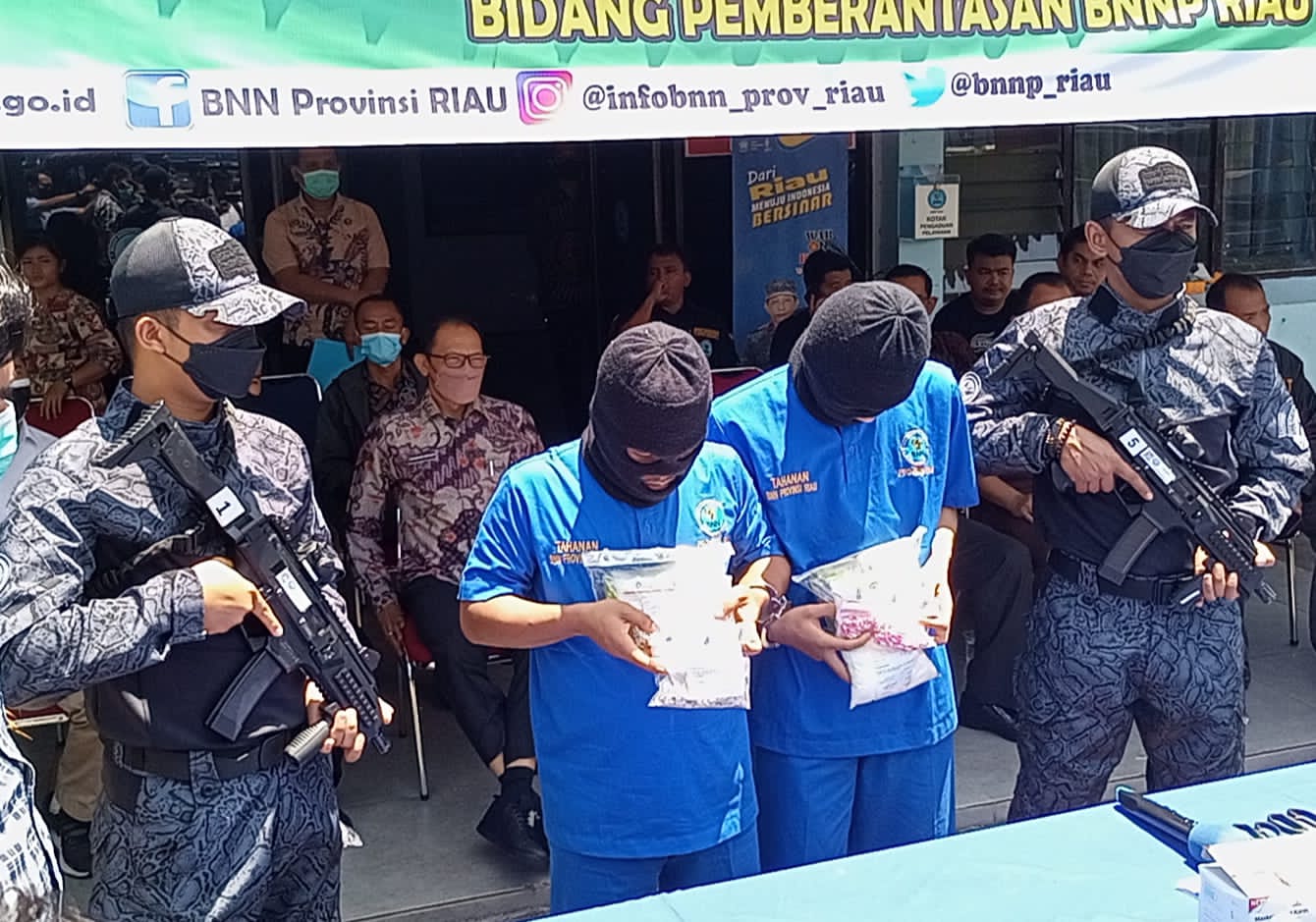 Dua Pria Diamankan BNNP Riau, 3 Kg Sabu dan 886 Butir Pil Ekstasi Disita
