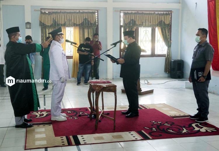 Sadam Resmi Jabat Penghulu Kampung Benteng Hulu