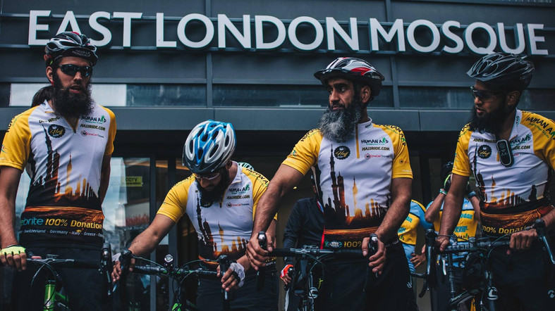 Sekelompok Muslim Inggris Berangkat Haji dengan Bersepeda
