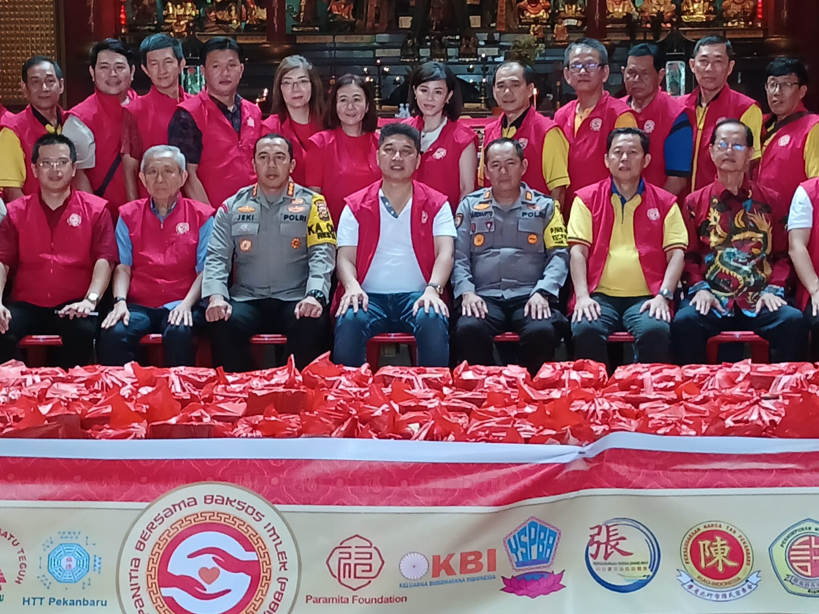 Hadiri Pembagian Sembako PBBI, Kapolresta Pekanbaru Kombes Jeki Ajak Warga Tionghoa Sukseskan Pemilu