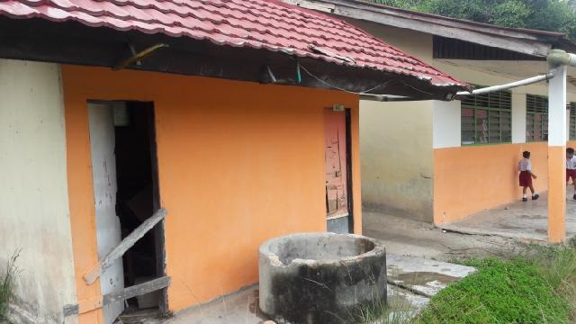 WC Jadi Gudang, Siswa dan Guru SDN 026 Buang Hajat di Kebun Sawit