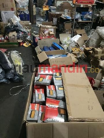 BREAKING NEWS: Ribuan Spart Part Sepeda Motor Ilegal Disita dari Sebuah Toko di Pekanbaru