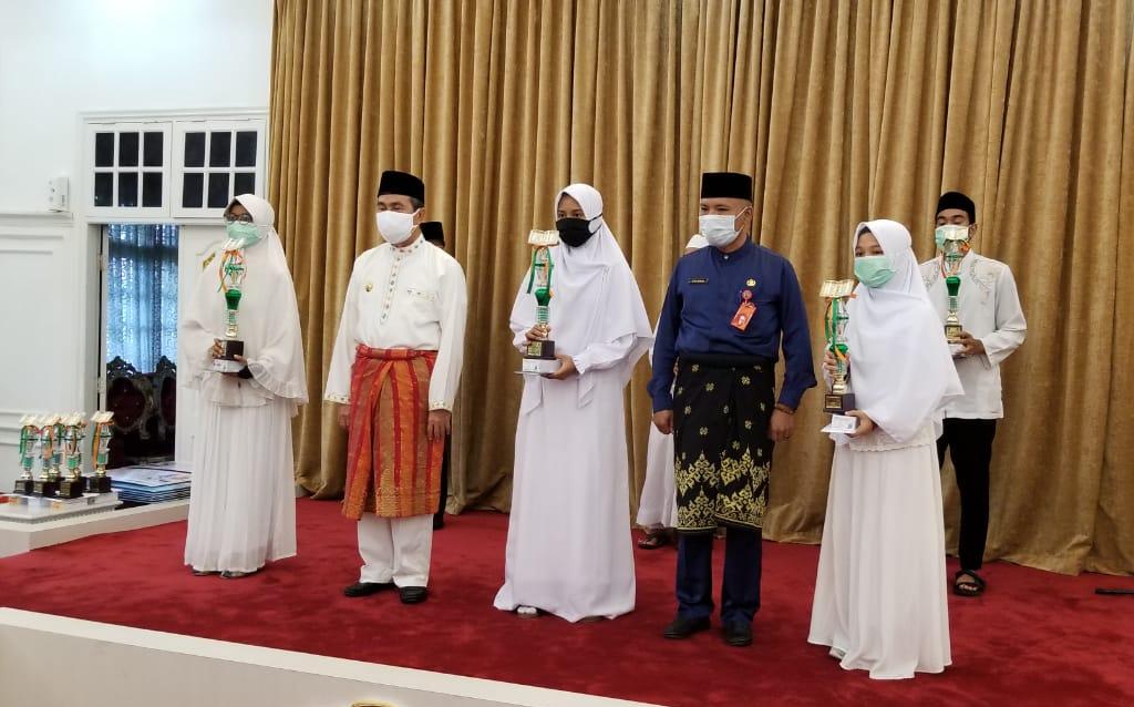 Siswi SMA IT Al Fityah Juara Lomba Tahfidz Quran Tingkat SMA/SMK se-Riau