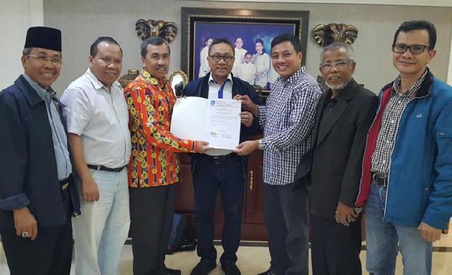 Terima SK PAN, Syamsuar-Edi Natar Dipastikan Maju di Pilgubri