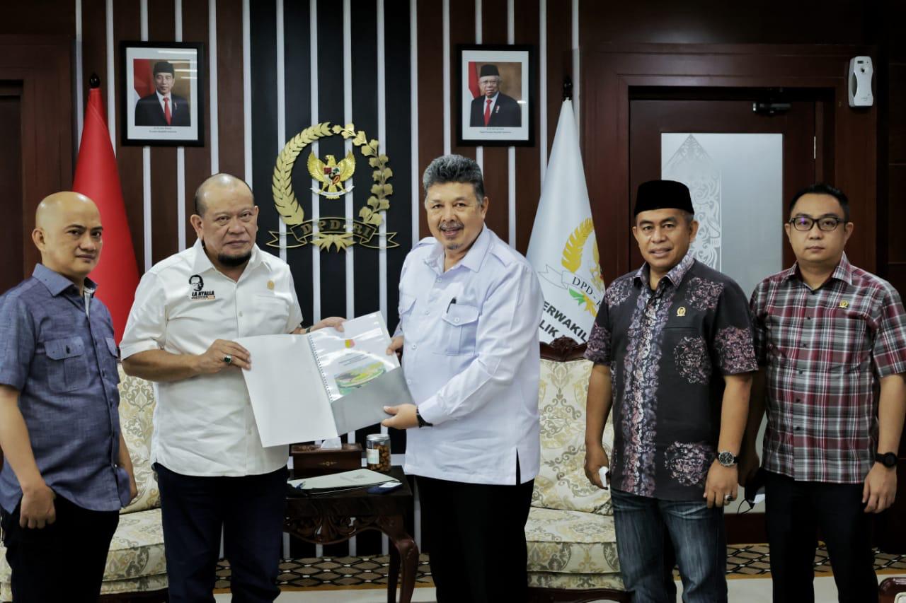 Ketua DPD RI Dukung Pembangunan Stadion Marahadin Kota Solok