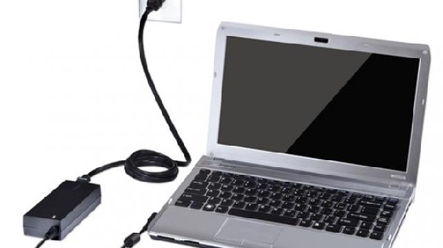 Apakah Berbahaya Jika Laptop Terus Di-charge Tanpa Dicabut?
