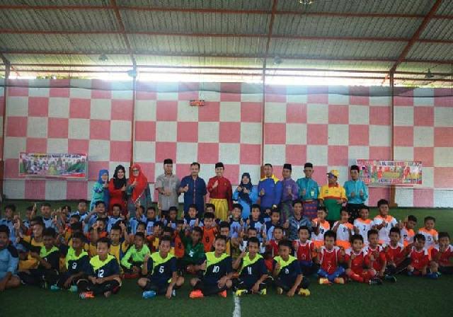 Bupati Buka Turnamen Futsal SDN 01 Suak Lanjut