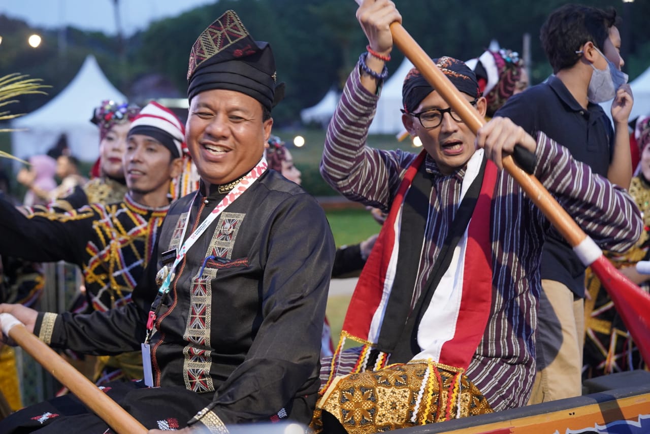Pacu Jalur Tampil Urutan Pertama di  Kharisma Event Nusantara Festival 2023