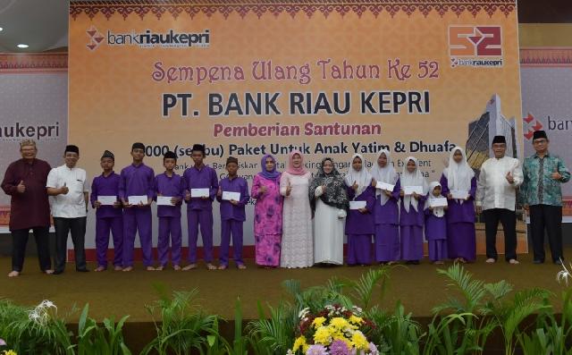 Sempena HUT ke-52, Bank Riau Kepri Berikan Santunan kepada 1.115 Anak Yatim