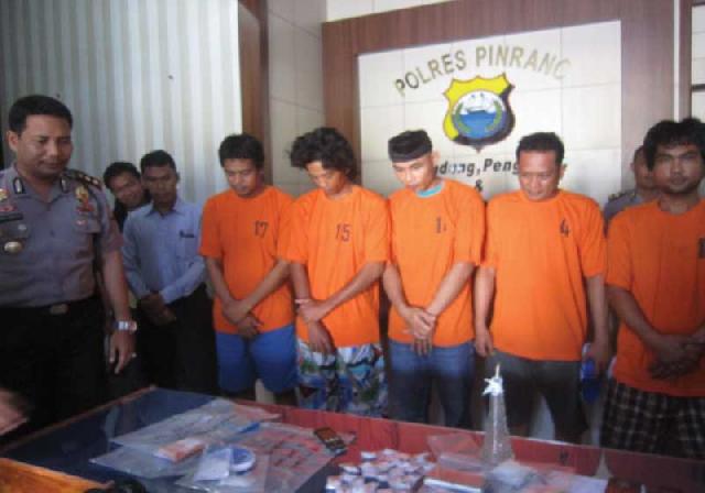 Lima Bandar Ditangkap