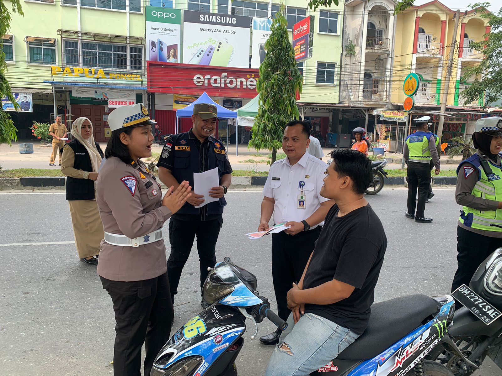Satlantas Polres Siak Bersama Bapenda Riau Berikan Edukasi Pajak Kendaraan Bermotor