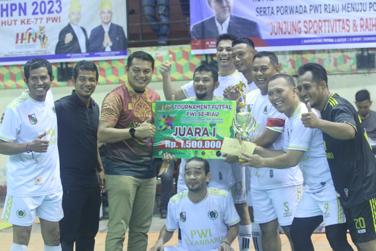 PWI Kota Pekanbaru Juara Futsal Antar PWI se Riau