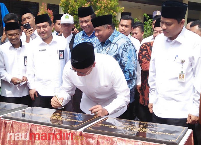 Di Pekanbaru, Menteri Agama Resmikan Penegerian 48 Madrasah se-Indonesia