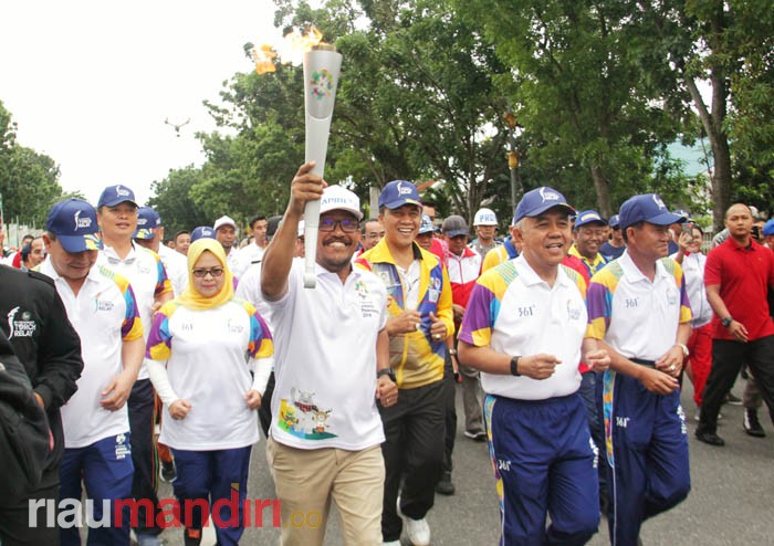 Direktur PT RAPP Rudi Fajar Turut Membawa Api Obor Asian Games 2018