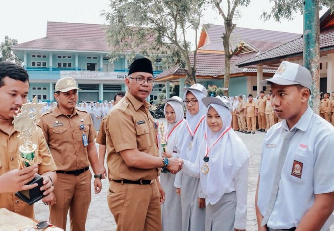 Siswa Dua SMA Ini Raih Nilai UN Tertinggi di Riau
