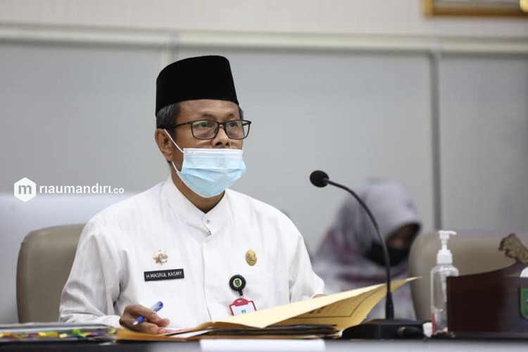 Sempat Kontroversi, Pemprov Riau Tetapkan Komisaris-Dewan Direksi BUMD PT SPR