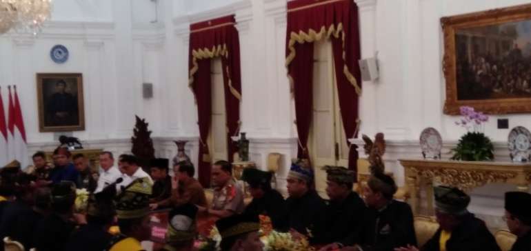 Jelang Penabalan Gelar Adat, Pengurus LAM Riau Pinang Presiden Jokowi