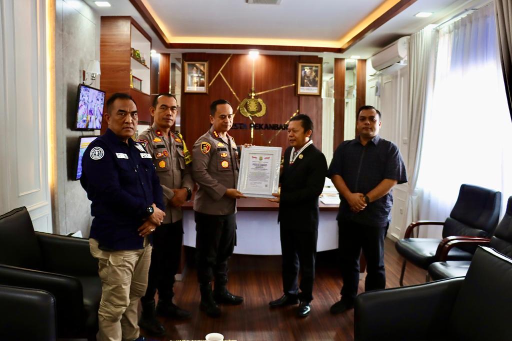 Polresta Pekanbaru Terima Penghargaan LEMKAPI