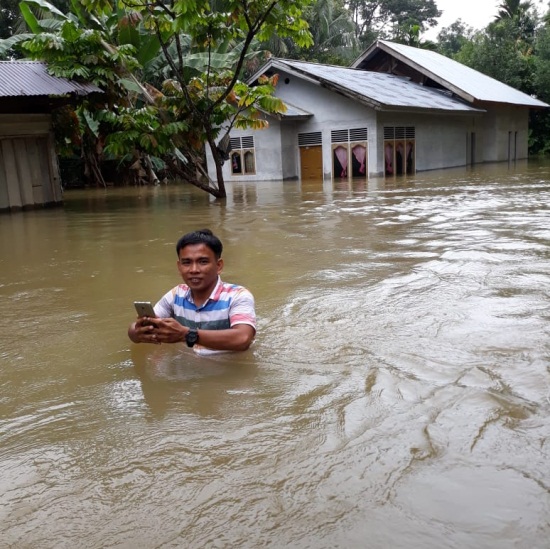 Desa Pulau Jambu Terendam Banjir, Akses Jalan Terputus Total
