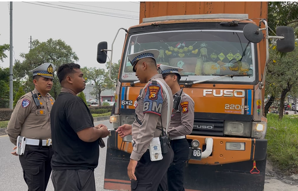 37 Truk Bertonase Besar Ditindak, Satlantas Polresta Pekanbaru Imbau Pengusaha Angkutan Patuh