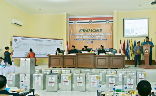 Maju di Pilgubri, Bupati tak Perlu Mundur