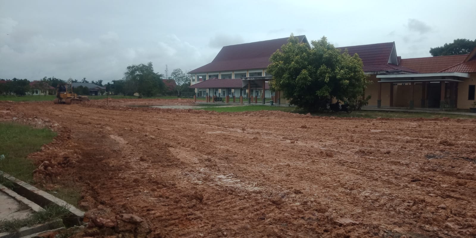 Proyek di RSUD Tengku Rafian Siak Gunakan Tanah Timbun Dari PETI