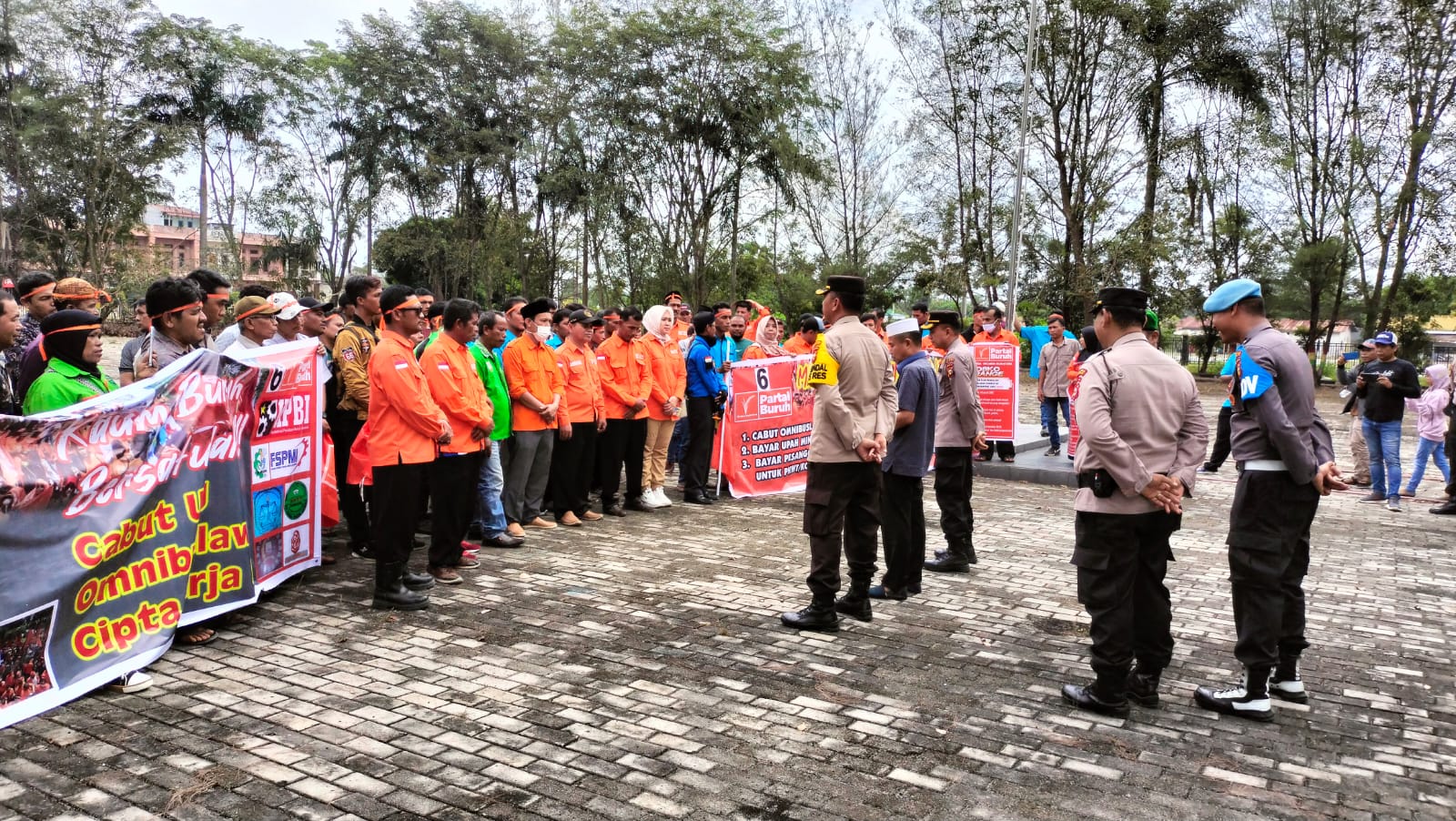 Ratusan Polisi Amankan Peringatan May Day di Kecamatan Tualang