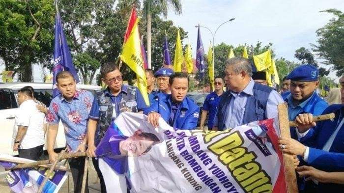 Insiden Perusakan Atribut Demokrat, AHY Susul SBY ke Pekanbaru