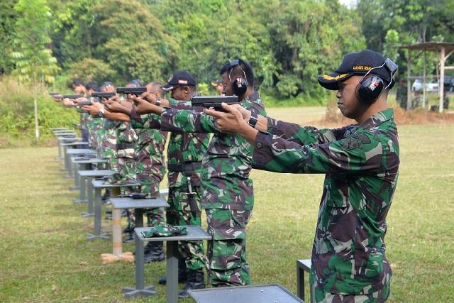 Personel Lanud RSN Ikuti Latihan Menembak Gunakan Peluru Tajam