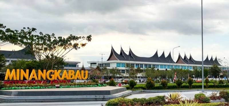 Bandara Internasional Minangkabau Kembali Dibuka Pasca Erupsi Marapi Kemarin