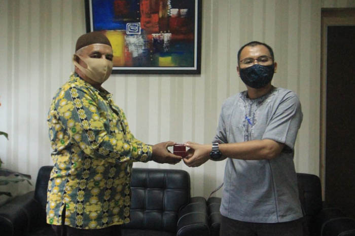 Dua Pegawai Purna Bakti, Rektor Ucapkan Terima Kasih Atas Kontribusi Memajukan Unilak