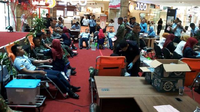 Peringati HPN 2018, Donor Darah PWI Riau Diikuti Puluhan Prajurit TNI