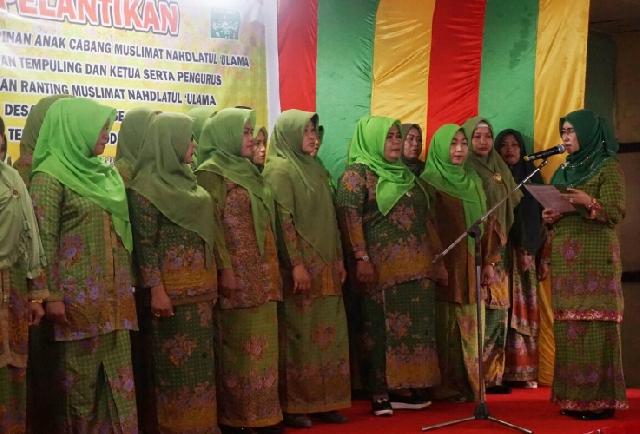 Zulaikhah Wardan Lantik Pengurus Muslimat NU Tempuling