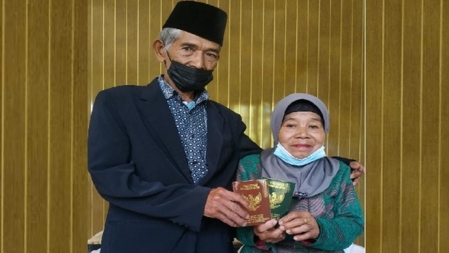 Mbah Tarno, Mungkin Pengantin Tertua yang Menikah di Indonesia