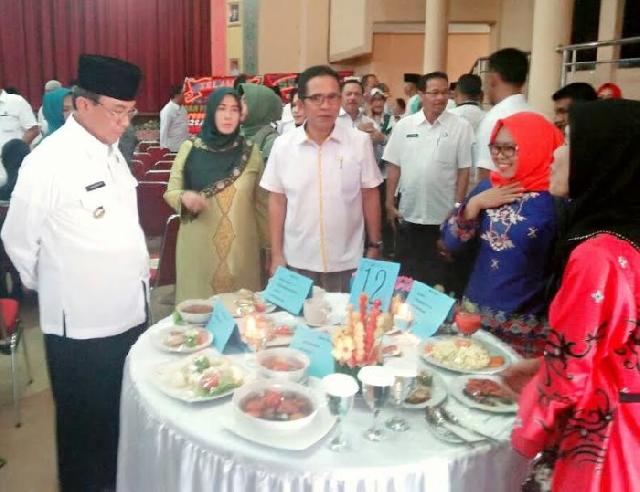 Bupati Didampingi Ketua TP-PKK Buka Lomba Cipta Menu B2SA