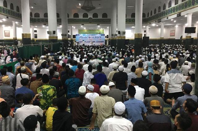 Ribuan Jamaah Padati Masjid An Nur, Seorang Warga Sumbang Rp1,3 M untuk Asrama Mahasiswa di Kairo