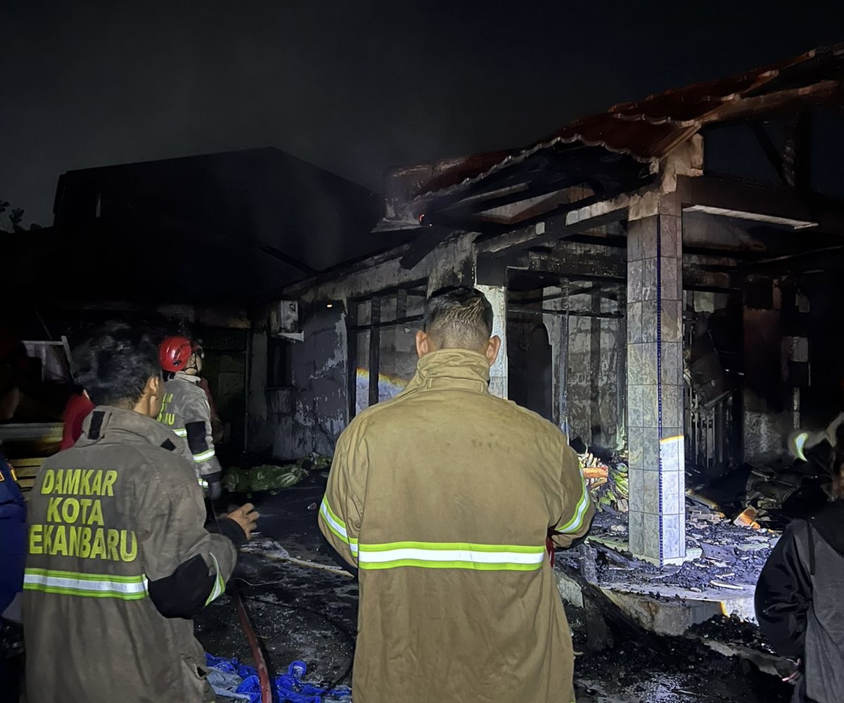 Dua Rumah di Tangkerang Labuai Terbakar, Damkar Turunkan 6 Unit Pemadam