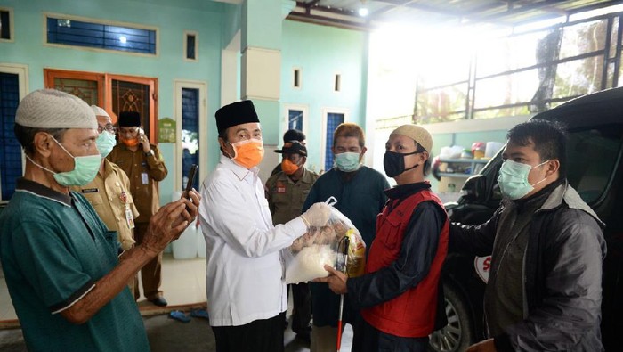 Bagi Masker Kain ke Warga, Gubernur Riau: Bisa Dicuci Setelah Dipakai