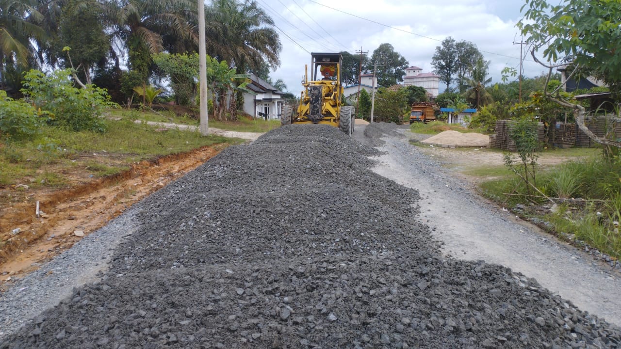 EMP Perbaiki Jalan di Kerumutan: dari Jalan Berlubang jadi Jalan Harapan