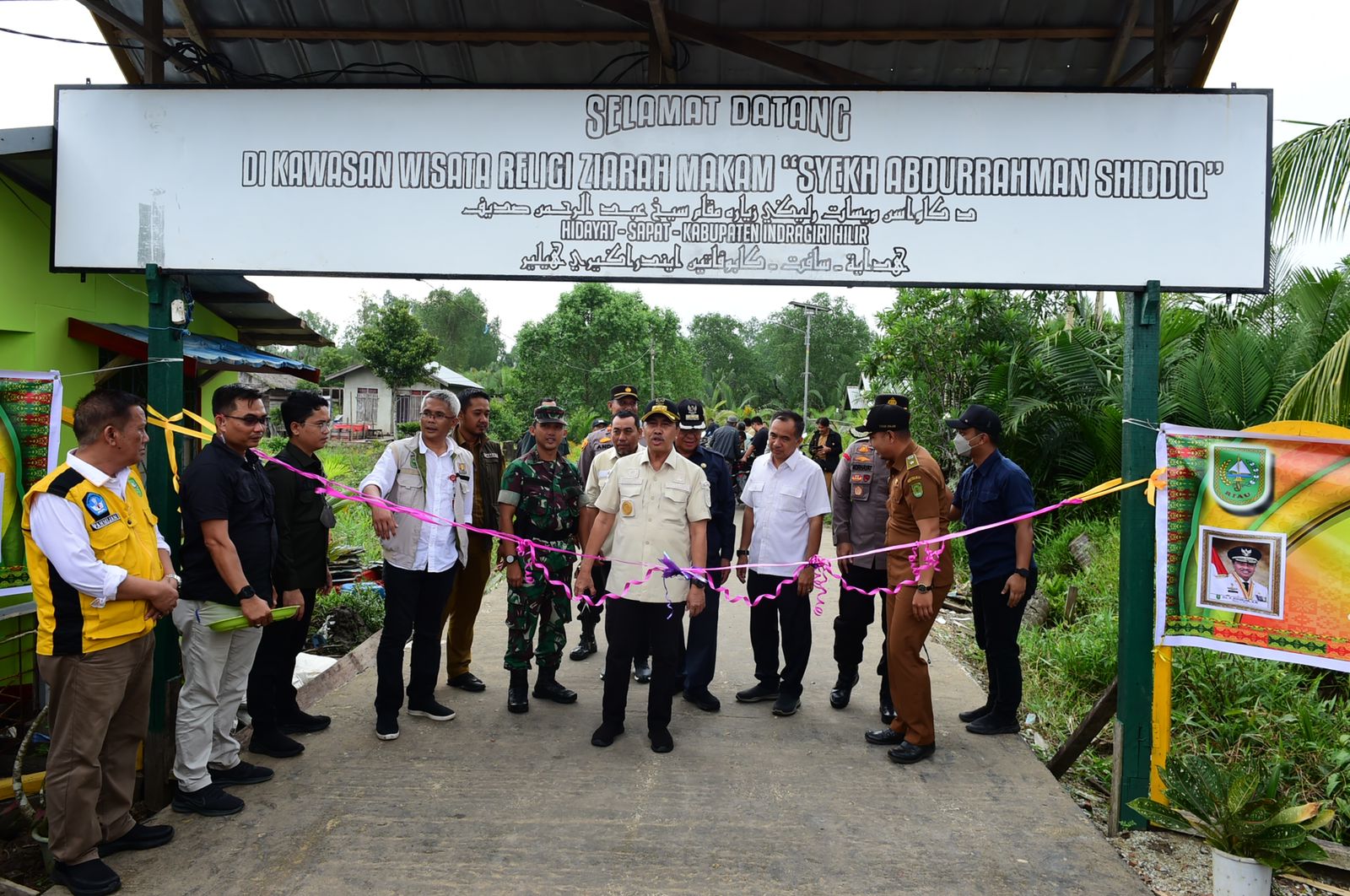 Gubri Syamsuar Senang Berziarah ke Makam Tuan Guru Sapat