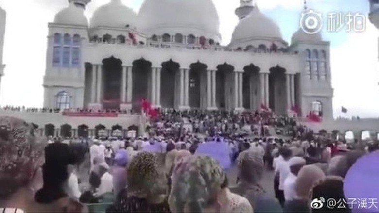 Masjid di China Hendak Dirobohkan, Warga Muslim Hadang Aparat