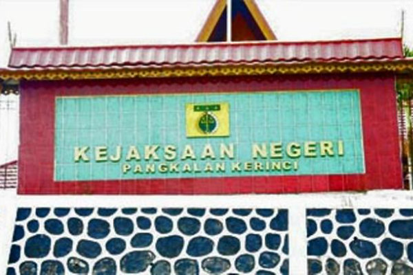 Oknum Sekretaris Dinas di Pemko Pekanbaru Ditahan Kejari Pelalawan