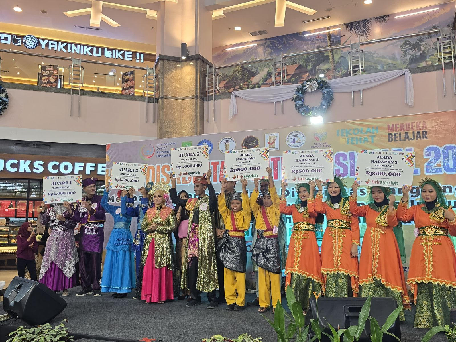 Siswa SLB di Pekanbaru Tampilkan Bakat di Hari Disabilitas Internasional 2025