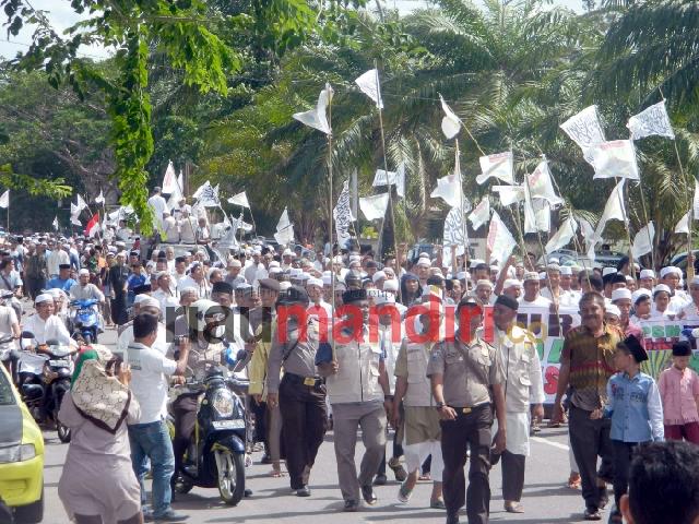 Ribuan Umat Islam Kampar Turun ke Jalan Minta Kapolri Tangkap Ahok