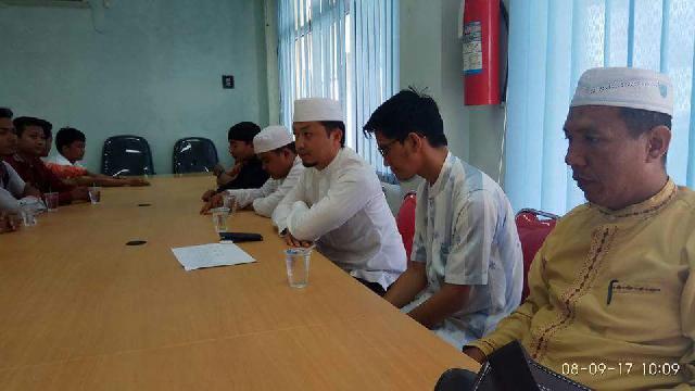 Baznas Serahkan Bantuan untuk 42 Calon Mahasiswa Timur Tengah Asal Kampar