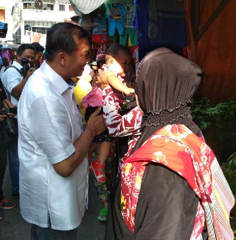 Silaturahmi Firdaus-Rusli di Meranti, Pedagang Pasar Sandang Pangan Berikan Dukungan